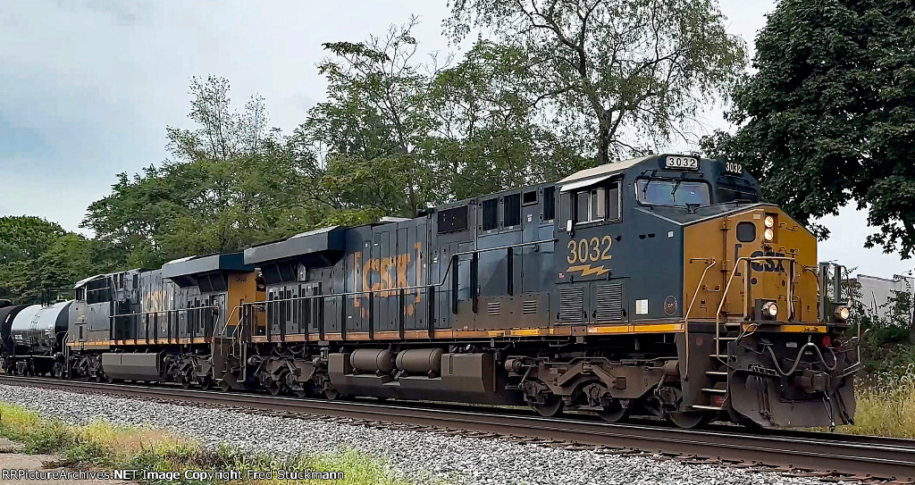 CSX 3032 leads M369.